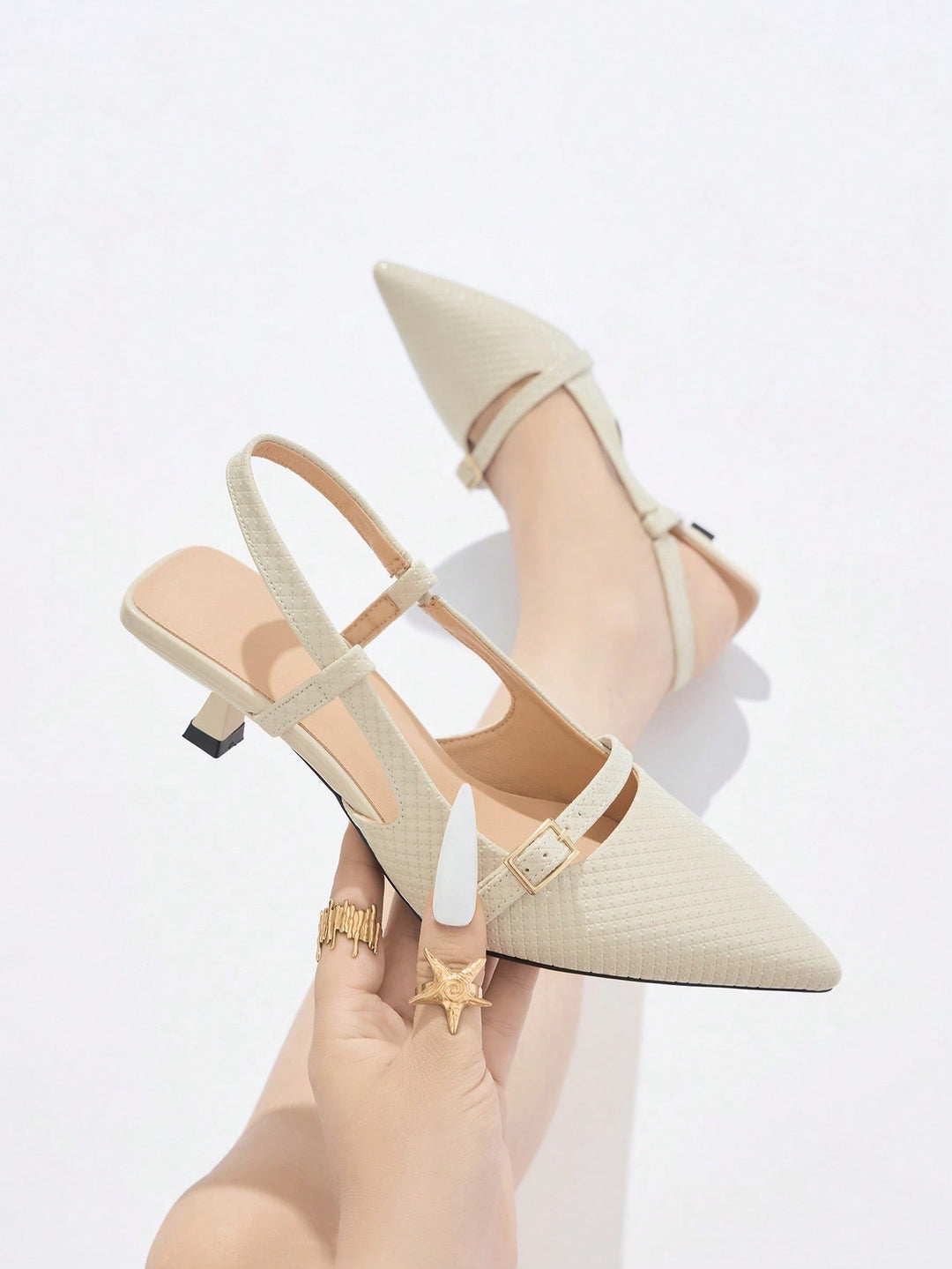 SHOES | Pointed-Toe Kitten Heel
